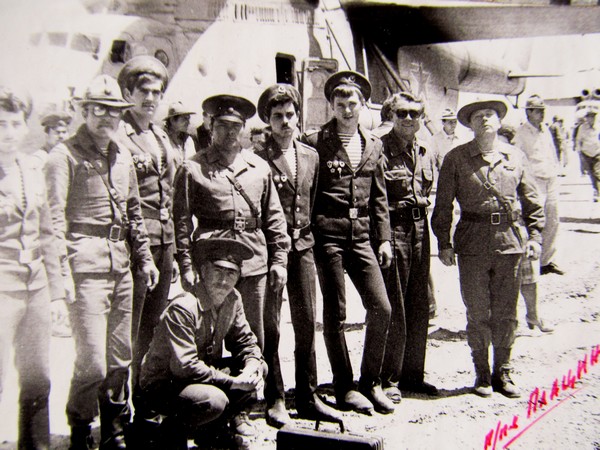 Демобилизация. Слева подполковник Плацинда. Гардез, весна 1983 г.