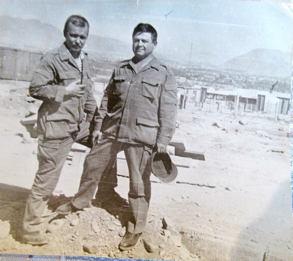Слева   Менькович   Геннадий  с  боевым  товарищем. Кабул.  Осень 1987 г.