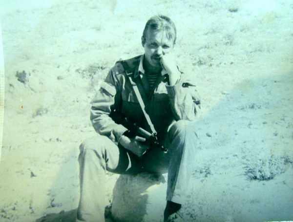 С личным оружием (АКМСу ).  Кабул. Август  1987 г.