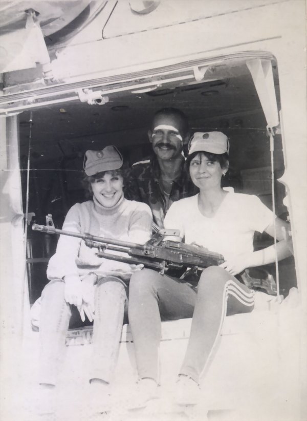 Слева: Зоя Полякова, Олег, София Яшина. На борту, с боевым пулемётом. Джелалабад. 1987 г.