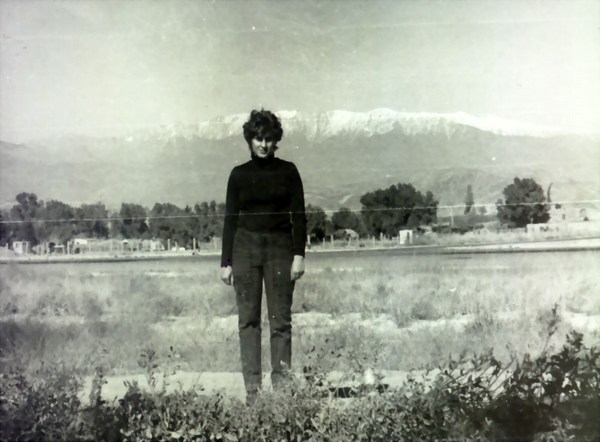 На фоне аэродрома в горах.Джелалабад.1987 г.