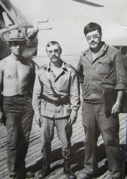 В центре капитан Еврашкин А.И., слева – Жолдак И.С. Гардез, 1983 г.