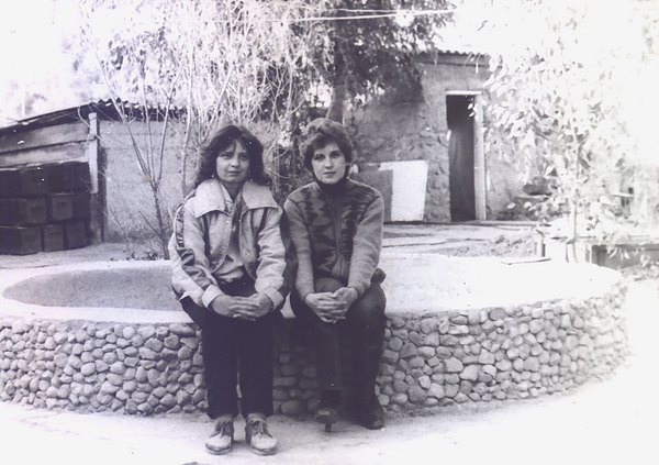 Слева: Яшина Софья(Россия), Полякова Ольга. Джелалабад.1987 г.