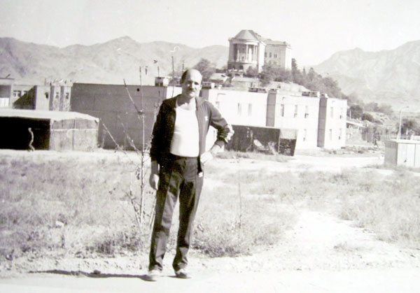 Николай Цыгановский. На фоне штаба армии. На память о службе. Город Кабул.1988 г. 